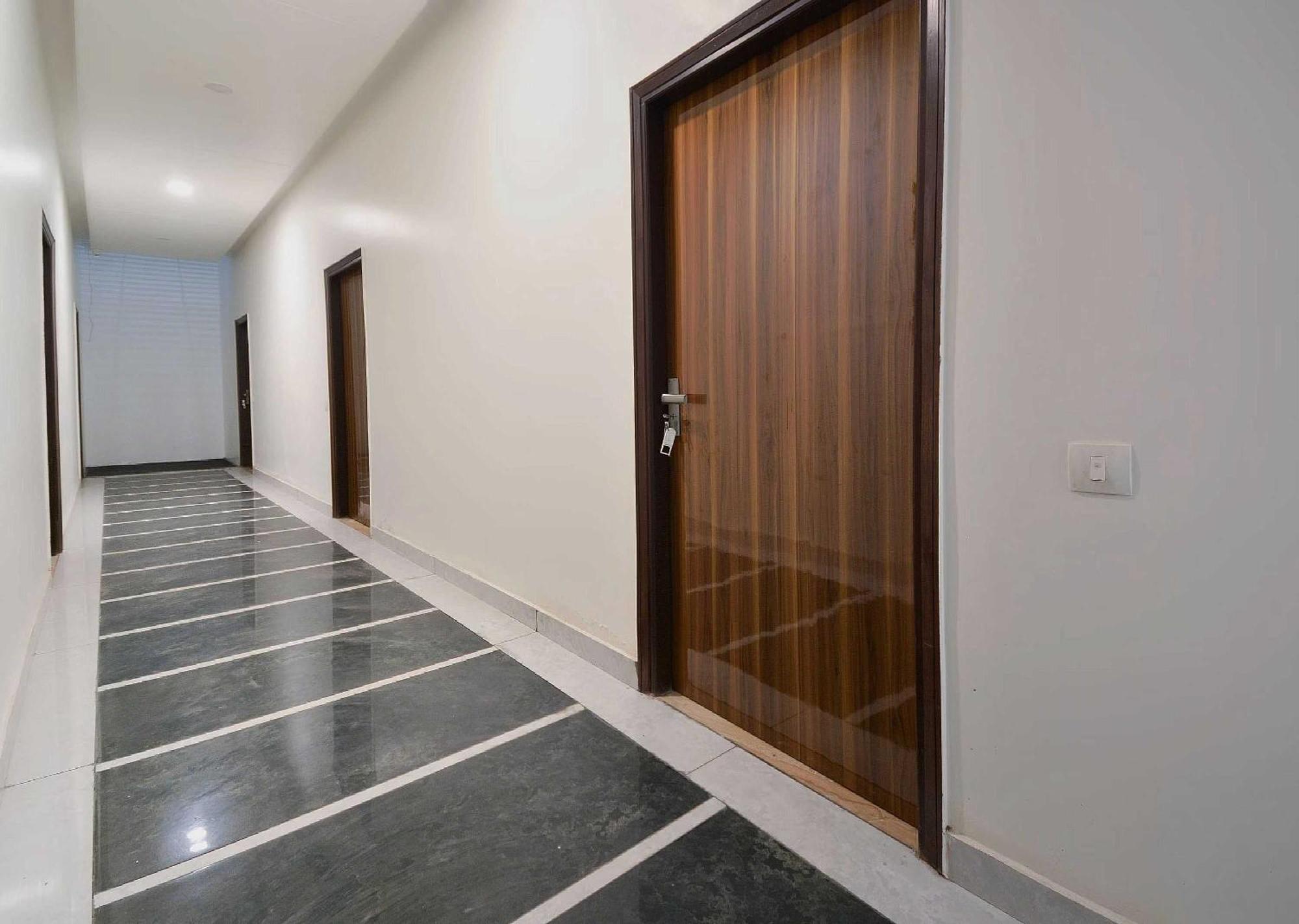Hotel O White Solitaire Ludhiana Exterior foto