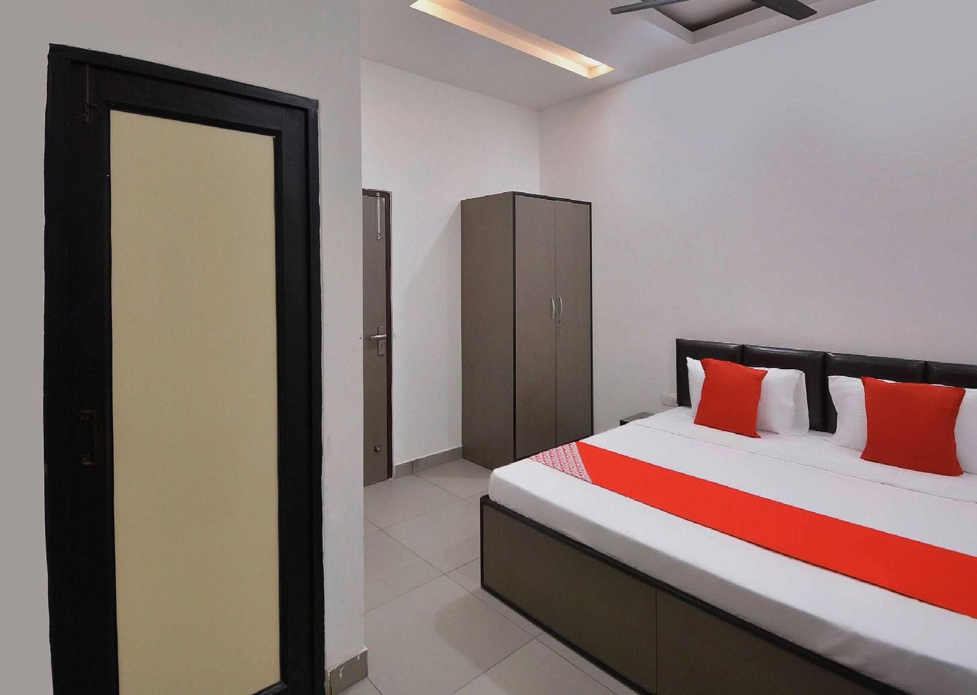 Hotel O White Solitaire Ludhiana Exterior foto