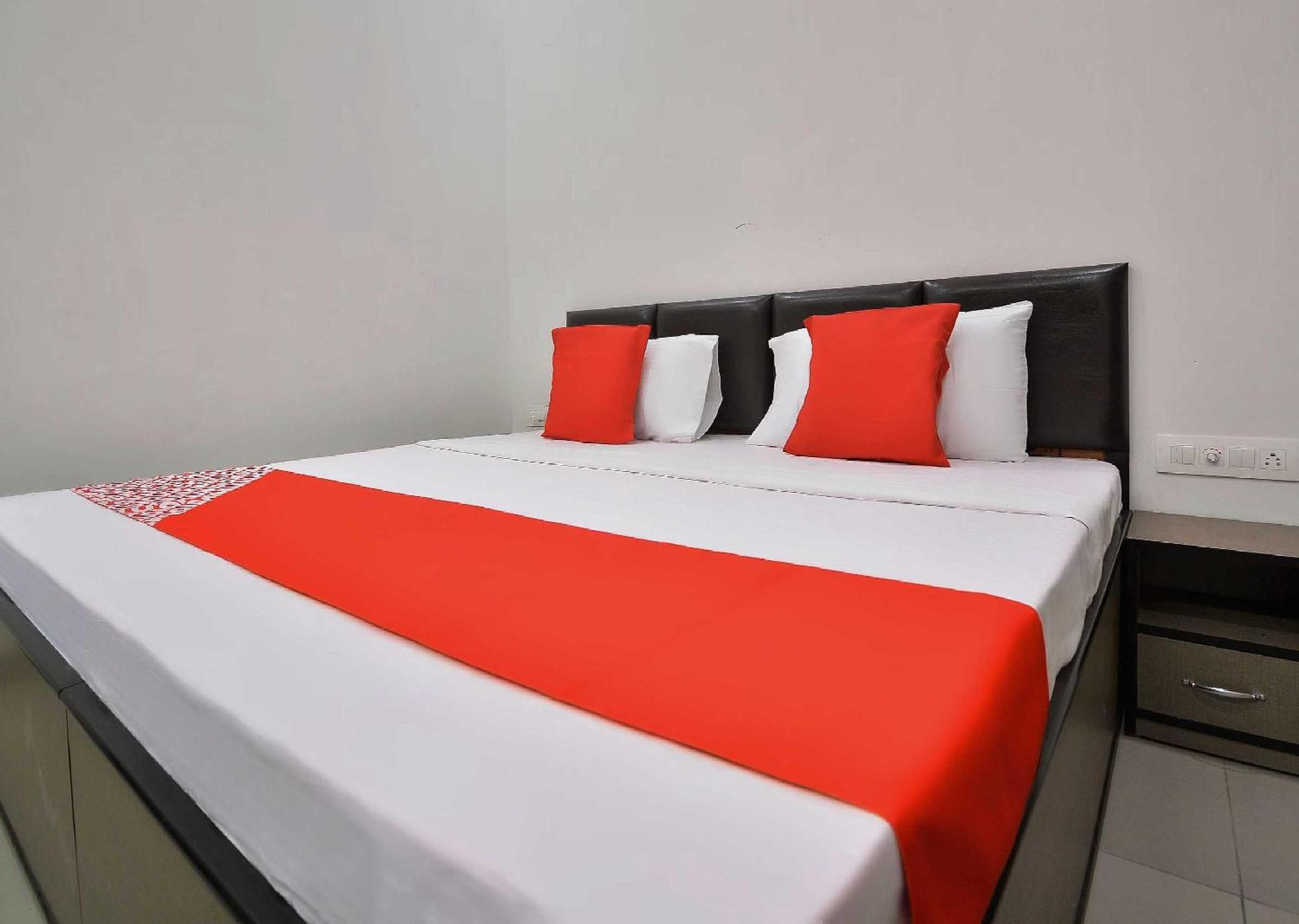 Hotel O White Solitaire Ludhiana Exterior foto