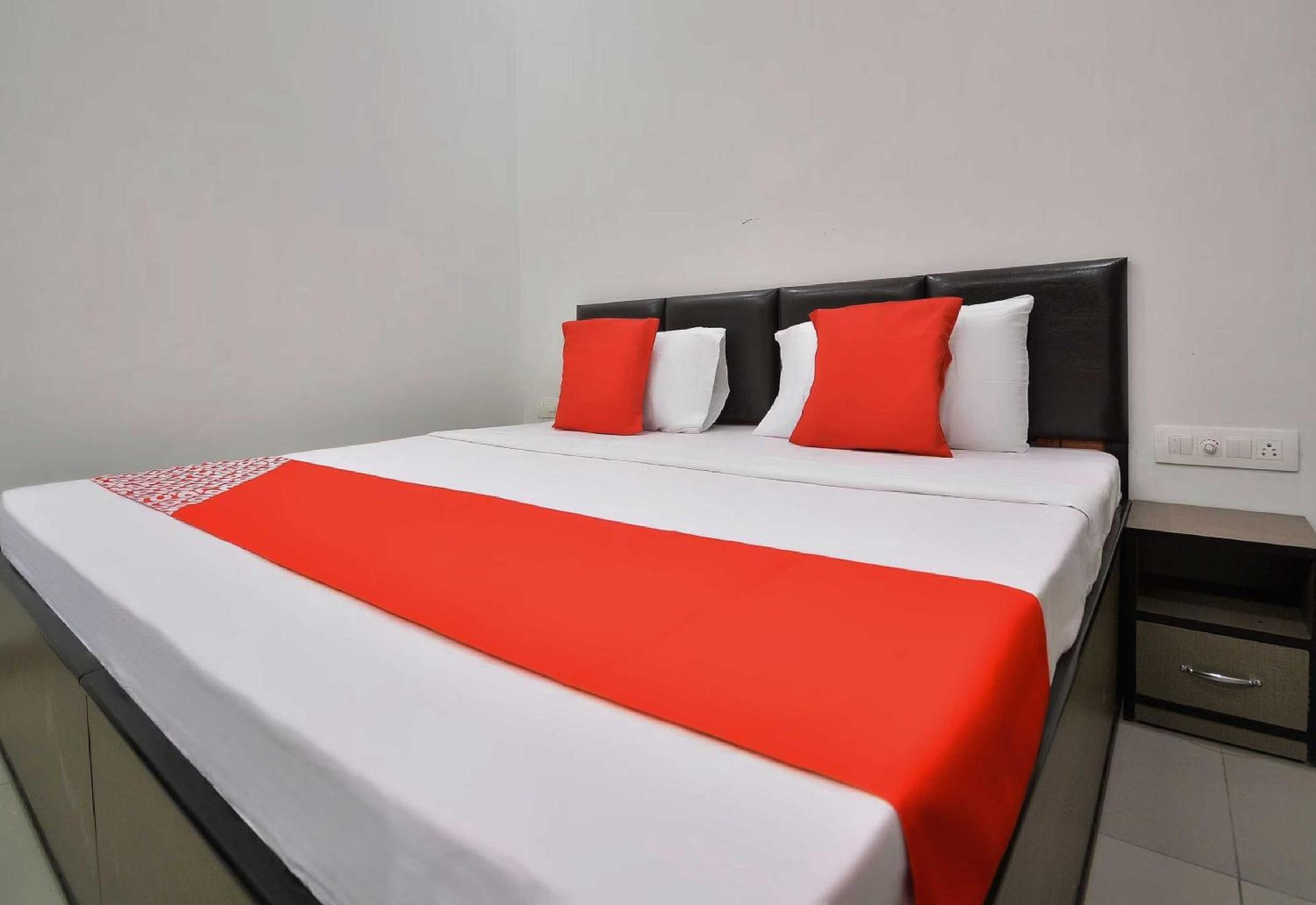 Hotel O White Solitaire Ludhiana Exterior foto