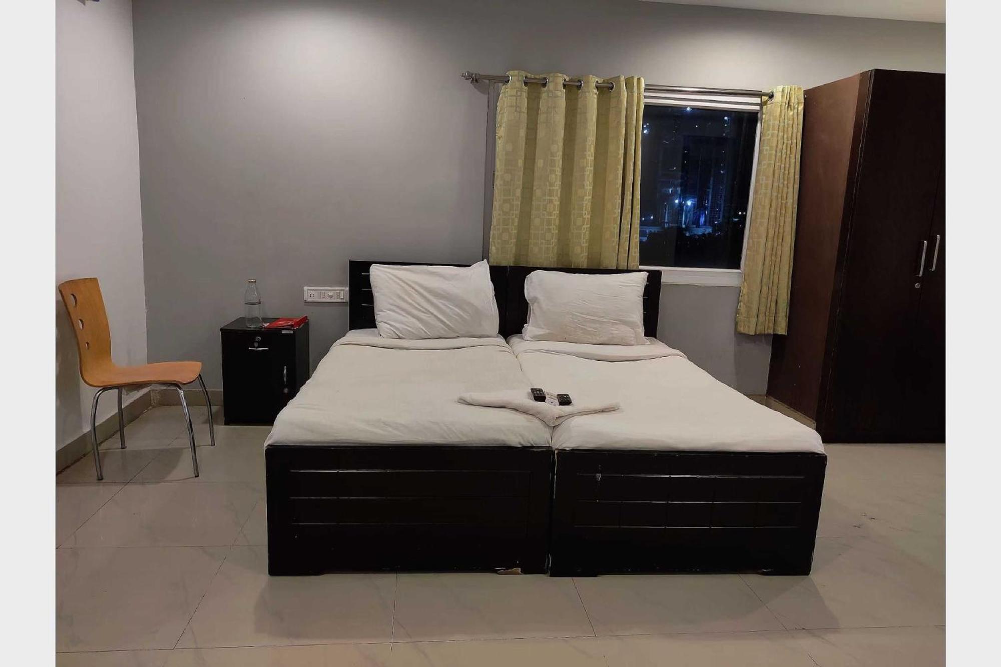 Hotel O White Solitaire Ludhiana Exterior foto