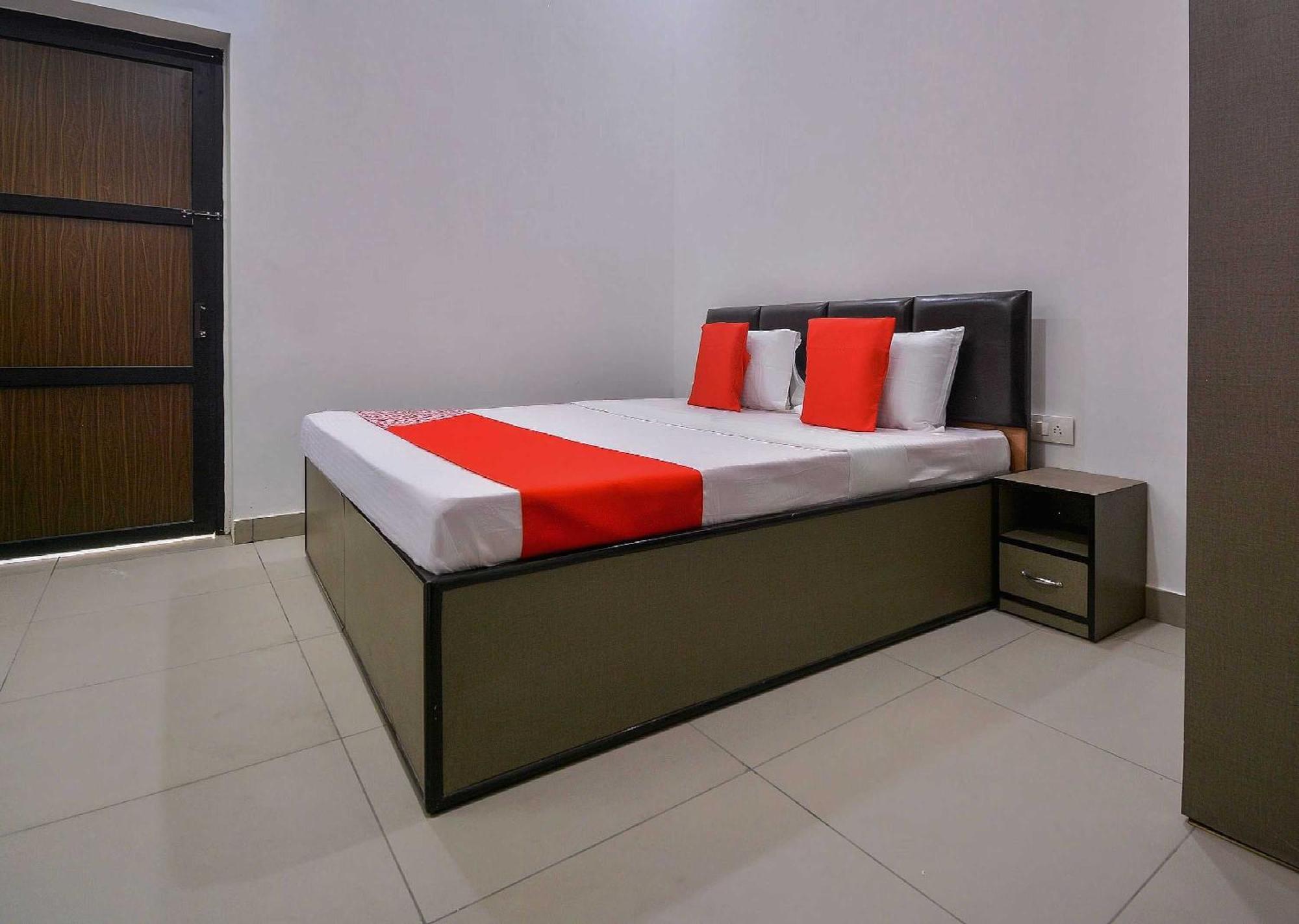 Hotel O White Solitaire Ludhiana Exterior foto