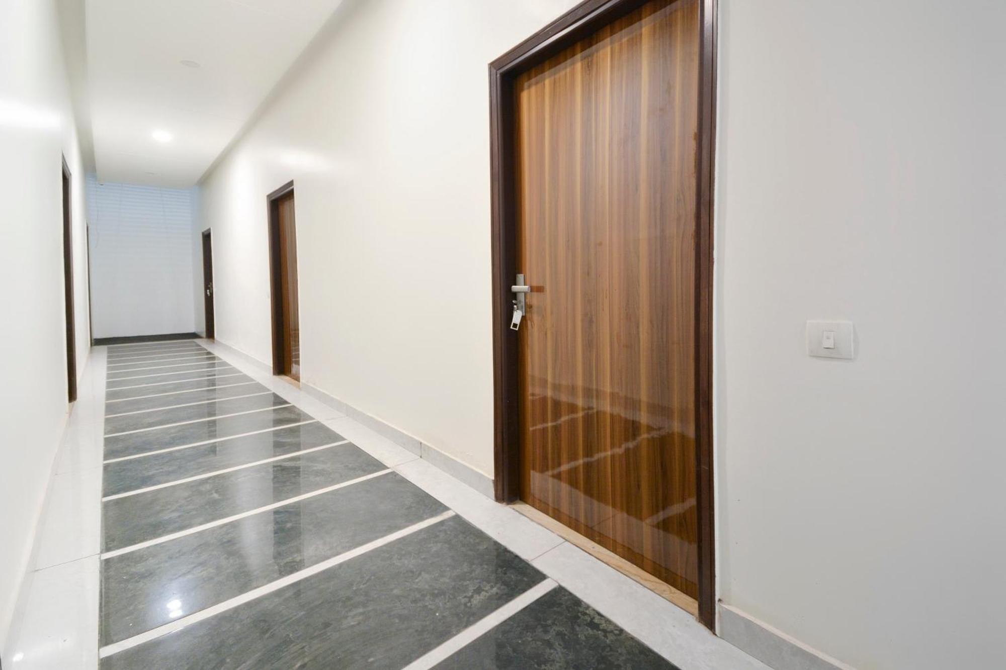 Hotel O White Solitaire Ludhiana Exterior foto